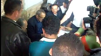 بالفيديو: زيارة مفاجئة لوزير الزراعة إلى بنك القرية بمركز الصف