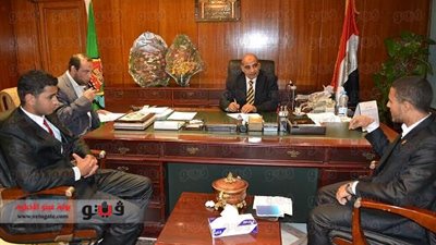 بالصور.. محافظ الفيوم يلتقي اتحاد طلاب الجامعة