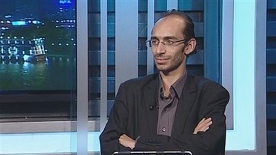 محمد عبدالعزيز يطالب الحكومة بسحب السفير المصري من قطر