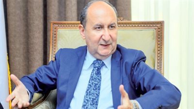 «الصناعة» تضيف المنتجات نصف الجاهزة من الحديد لقانون الاستيراد