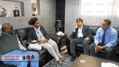 بالصور ..اجتماع بين مسئولي السفارة والجبلاية لاستقبال بطل الكونغو