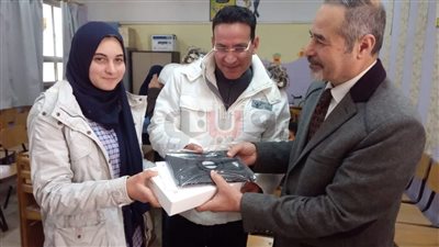 توزيع 68 ألف تابلت على طلاب الجيزة (صور)