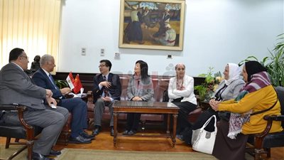 رئيس جامعة الإسكندرية يناقش استعدادات فتح معهد كونفوشيوس (صور)