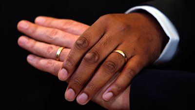 «الجارديان»: استفتاء حول تشريع زواج المثليين في أيرلندا