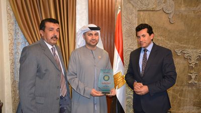 وزير الرياضة يلتقي رئيس الاتحاد الإماراتي للرياضة المدرسية (صور)