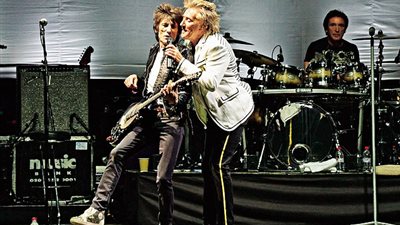 بالصور.. «روني وود» وزوجته الشابة يظهران لأول مرة معا في لندن