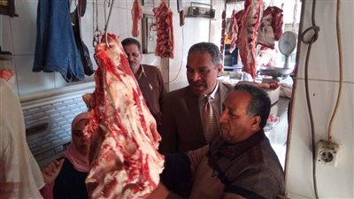 ضبط 350 كيلو لحوم فاسدة داخل محال الجزارة بشبرا الخيمة