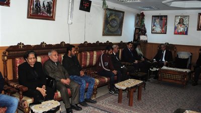 محافظ قنا يقدم واجب العزاء لأسرة «مكاريوس» ضحية قطار محطة مصر