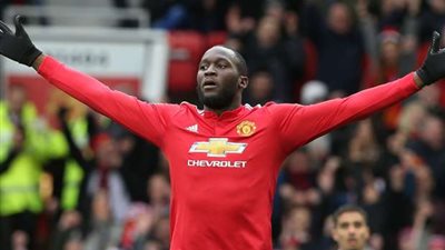 لوكاكو يسجل هدفًا مبكرًا ليونايتد في شباك باريس سان جيرمان