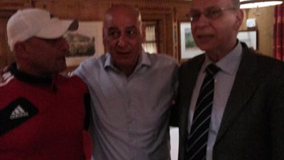 بالصور.. السفير المصري بالنمسا يحتفل مع المنتخب بالفوز على البوسنة