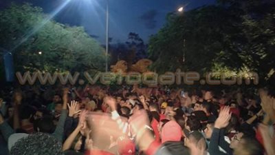 بالصور.. ألتراس أهلاوي يدعم اللاعبين قبل التحرك لـ«بتروسبورت»