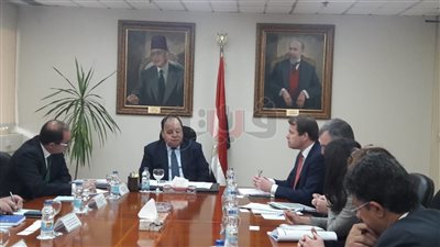 وزير المالية: خطة لخفض الدين العام لـ٨٠% من الناتج المحلي بحلول ٢٠٢٢.. عرض مشروع قانون الصناعات الصغيرة على «الوزراء» قريبا.. و«الأوروبي لإعادة الإعمار»: نتطلع لزيادة استثماراتنا ب