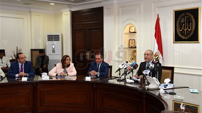 10 تصريحات مهمة لوزير الإسكان: نعمل على مضاعفة المعمور من 7% إلى 14%.. تنفيذ 700 ألف وحدة بالإسكان الاجتماعي.. 62% من الحاجزين بالمشروع أصحاب مهن حرة وقطاع خاص.. و16 ألف مواطن استفاد بشقق النقابات