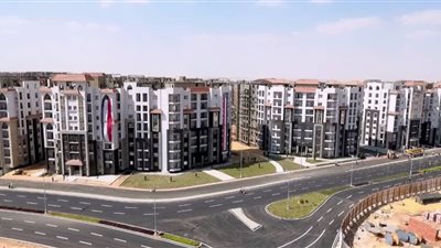 طروحات «الإسكان» في العاصمة الإدارية تشعل السوق العقارية.. فتح باب الحجز بمشروع الفيلات.. السعر يصل لـ 9.5 ملايين جنيه للوحدة.. مطورون: الوزارة تنافس القطاع الخاص وأسعار الأراضي مرتفعة