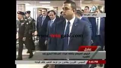 بالفيديو.. «سائحون» يوقفون موكب «السيسي» لالتقاط الصور التذكارية