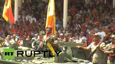 بالفيديو.. عرض عسكري في فنزويلا إحياء للذكرى الأولى لوفاة تشافيز