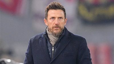 «روما» يقيل مدربه دي فرانشسكو بعد الخروج من دوري الأبطال