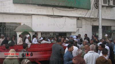 محافظ قنا ورئيس هيئة البريد ينجحان في تعليق إضراب مكاتب البريد