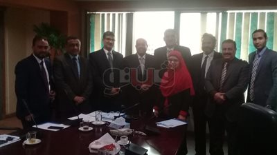 نقابة العاملين بالضرائب تكرم عبد العظيم حسين رئيس المصلحة (صور)