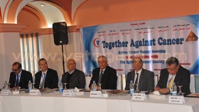 بالصور.. محافظ أسوان يفتتح مؤتمر «معًا ضد السرطان»