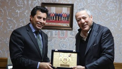 وزير الرياضة يبحث آخر الاستعدادات لبطولة الأمم الأفريقية
