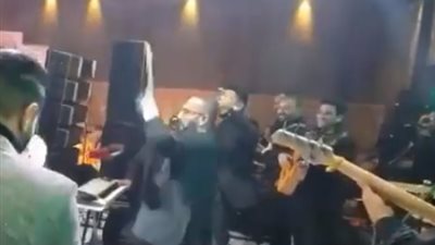 تامر حسني لأحد الحضور بحفل زفاف: «هتمثل معايا دور كوميدي»