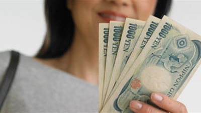 الين يتراجع لأدنى مستوى في 6 أسابيع أمام اليورو