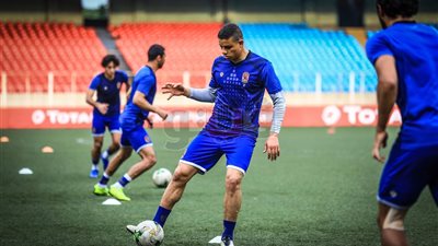 صدمة «لاسارتي» وأزمة الرطوبة الأبرز في مران الأهلي استعدادًا لـ«فيتا».. «صور»