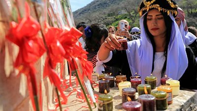 وقفة للإيزيديات بالعراق للتذكير بمآسيهن في اليوم العالمي للمرأة (صور)