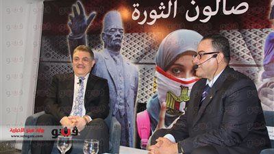 بالصور.. بدء ندوة 