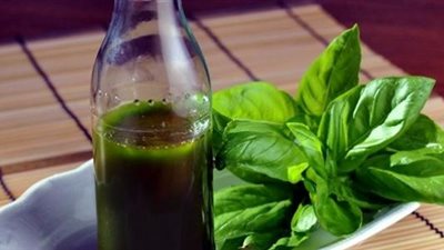 4 فوائد تجميلية لزيت شجرة الشاي.. تعرفي عليها