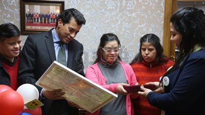 وزير الرياضة يلتقي ذوي القدرات المشاركين في مشروع «تنمية وطن»