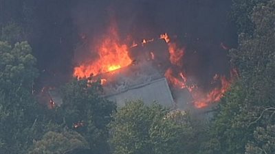 حرائق أستراليا تدمر 30 منزلا وتشوه 70 آخرين (صور)