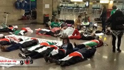 مدير أمن المطار: تعاملنا بـسلمية مع النشطاء الممنوعين من دخول غزة