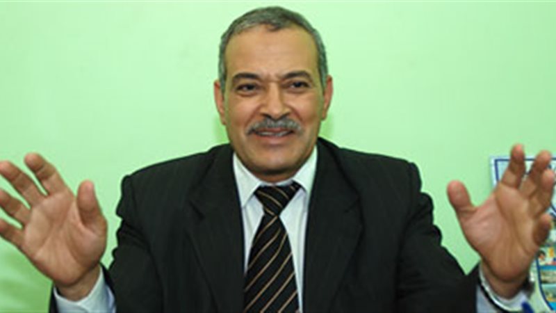 الدكتور عبد العزيز