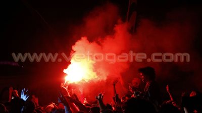 بالفيديو والصور.. شماريخ جمهور «شارموفرز» تضيء سماء حديقة «الحرية»