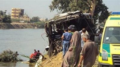 التحقيق في سقوط سيارة نقل بترعة المريوطية وإصابة سائقها