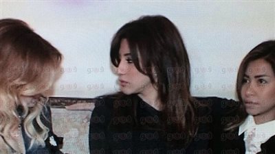 شيرين عبد الوهاب بدون مكياج في عزاء والدة رامي عياش