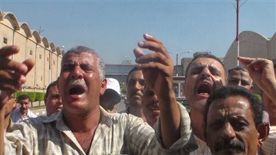 عمال النظافة بدمياط يهددون بالإضراب بسبب ساعات العمل