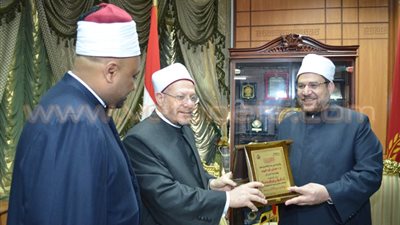 بالصور.. «جمعة» يكرم الإداريين المتميزين بأوقاف بورسعيد