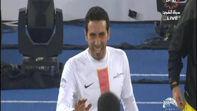 بالفيديو.. أبوتريكة وباسم يوسف وعصام حجي 3 رجال أحرجوا الدولة.. «الماجيكو» يصافح أمير الكويت.. والإعلامي الساخر يفتتح حفل إيمي للجوائز الدولية.. وعالم المناخ يمثل «ناسا» في مؤتمر &