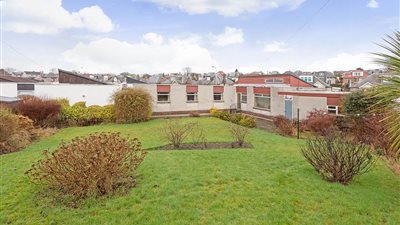 منزل بأثاث عتيق يعود للستينيات للبيع بـ310 آلاف جنيه استرليني (صور)