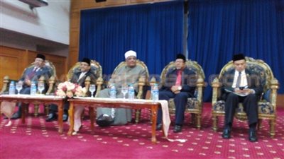 بالصور..وكيل الأزهر من ماليزيا: القرآن محفوظ بأمر الله ويجب على المسلمين فهم تعاليمه.. شومان: يجب التصدي للهجمة الشرسة التي تستهدف جميع المسلمين.. والجهاد مشروط لردع العدوان وحماية حدود الدولة