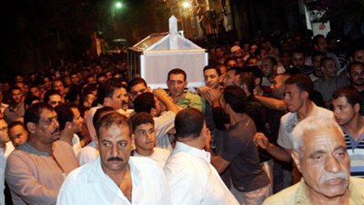 الآلاف يشيعون شهيد الشرطة بالمنوفية.. وأسرته تطالب بالقصاص
