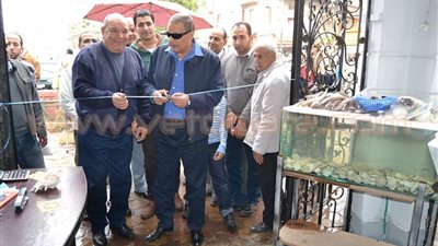 بالصور.. محافظ الغربية يفتتح منفذ بيع للأسماك بطنطا