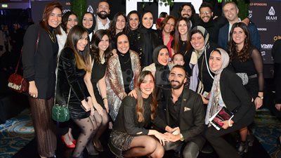 بوسي شلبي ومي عمر تشاركان في حفل عرض أزياء سارة أنسي (صور)