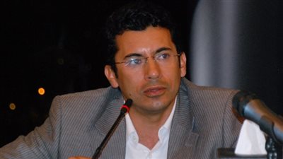 عمال الاستاد يطلقون هتافات ضد العامري احتجاجًا على استقالة صبحي