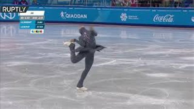 أول متزحلقة محجبة بالعالم تخطف الأضواء في الألعاب الشتوية بروسيا (فيديو)