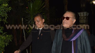 بالصور.. محمود عبد العزيز وحسين فهمي يقدمان العزاء في المخرج نادر جلال