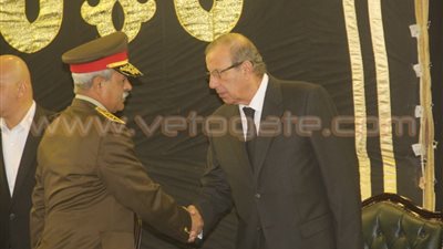 بالصور.. قيادات من الجيش في عزاء شقيق محمود علام